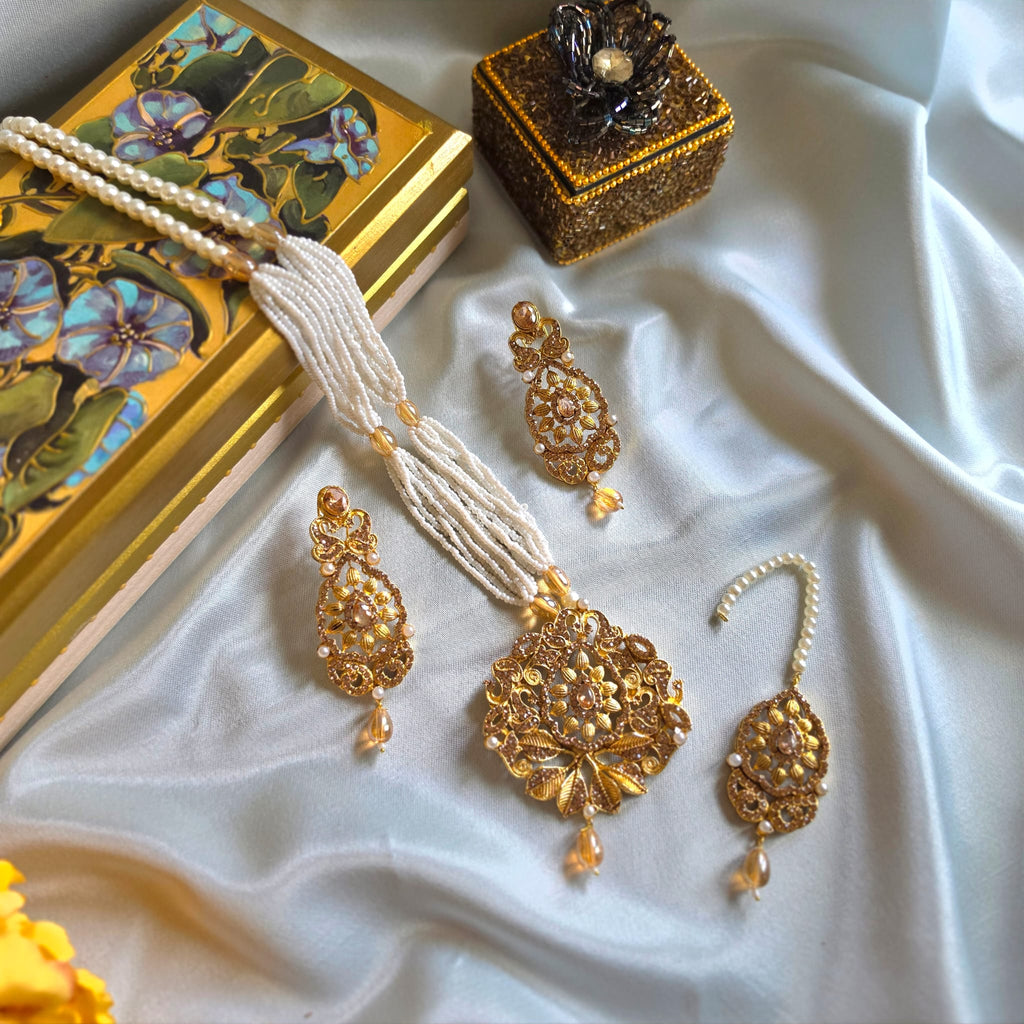Champagne and Gold Dream
