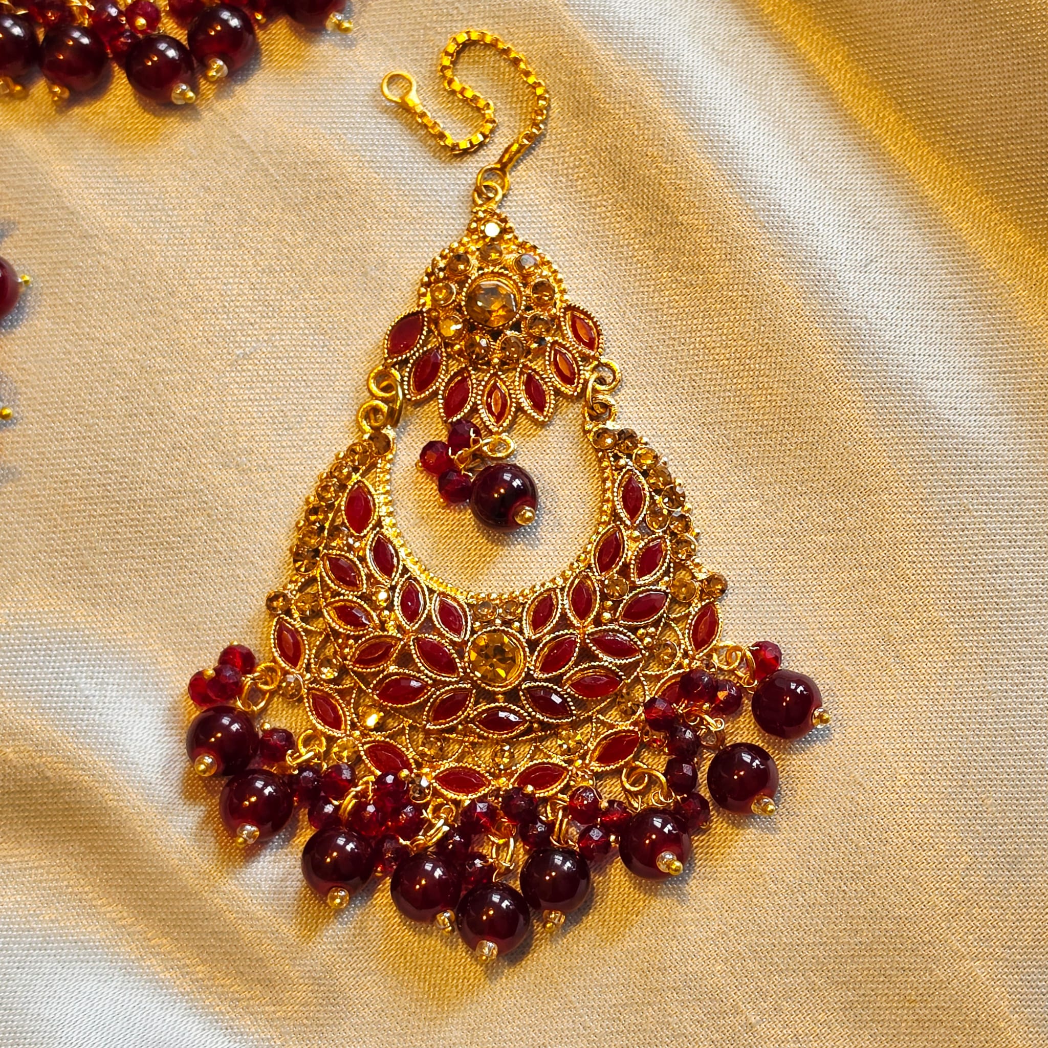 Maroon Minal