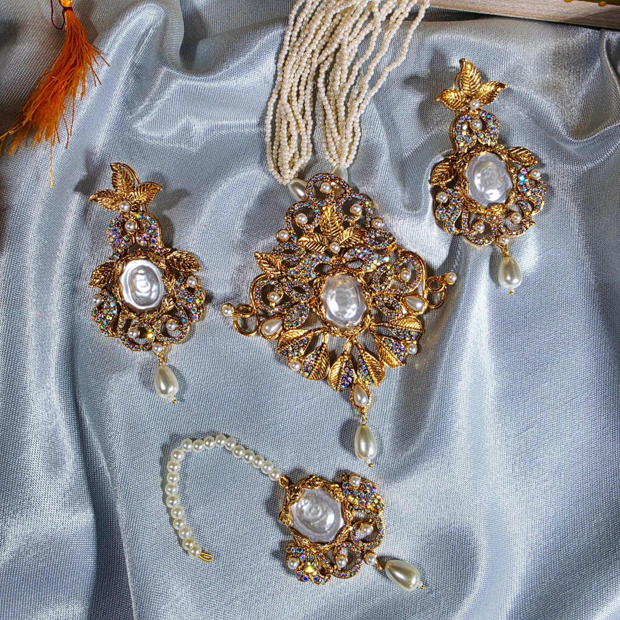Gold and White Gulzar